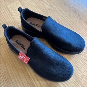NWT Skechers women’s black slip-on shoes